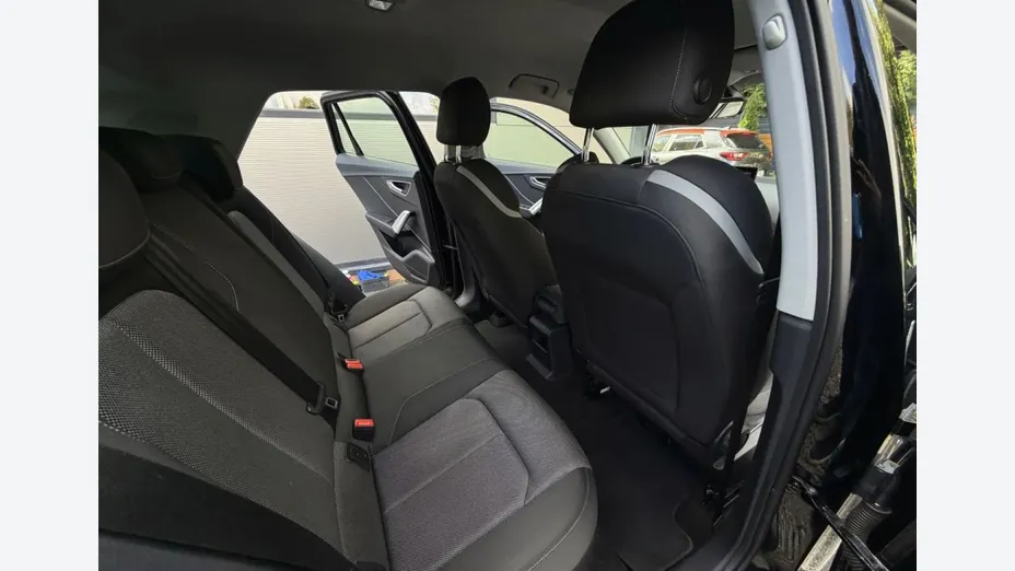 AUDI Q2 -