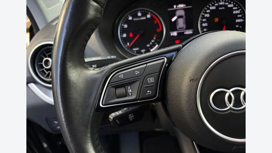 AUDI Q2 -