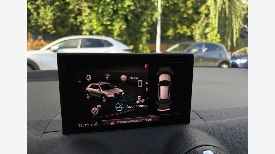AUDI Q2 -