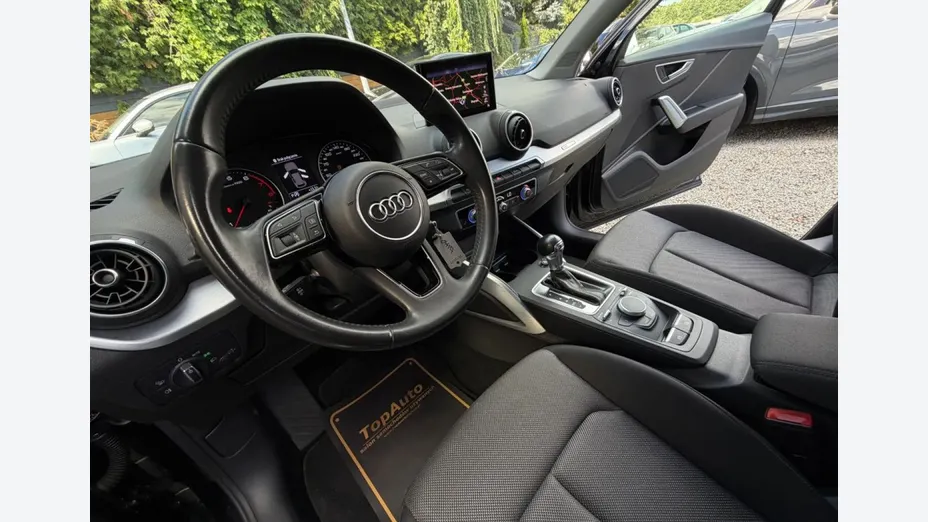 AUDI Q2 -