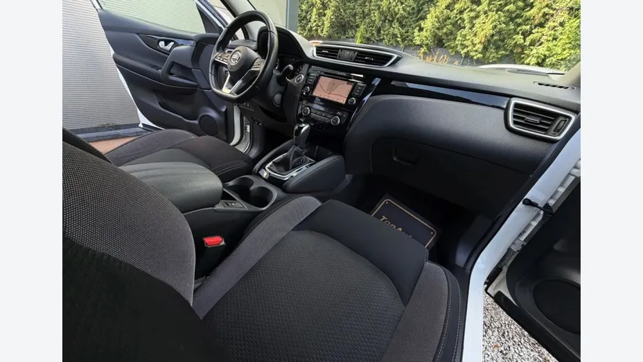 NISSAN Qashqai -