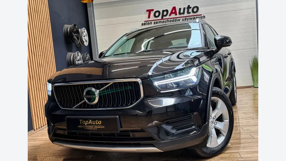 VOLVO XC40 -