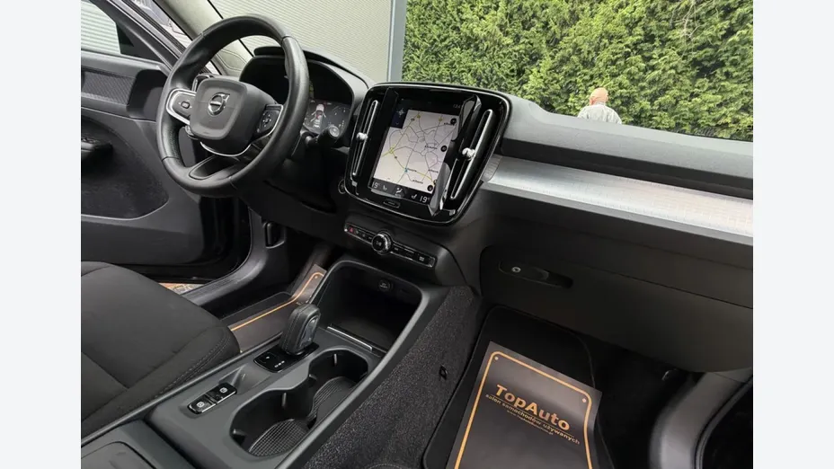 VOLVO XC40 -