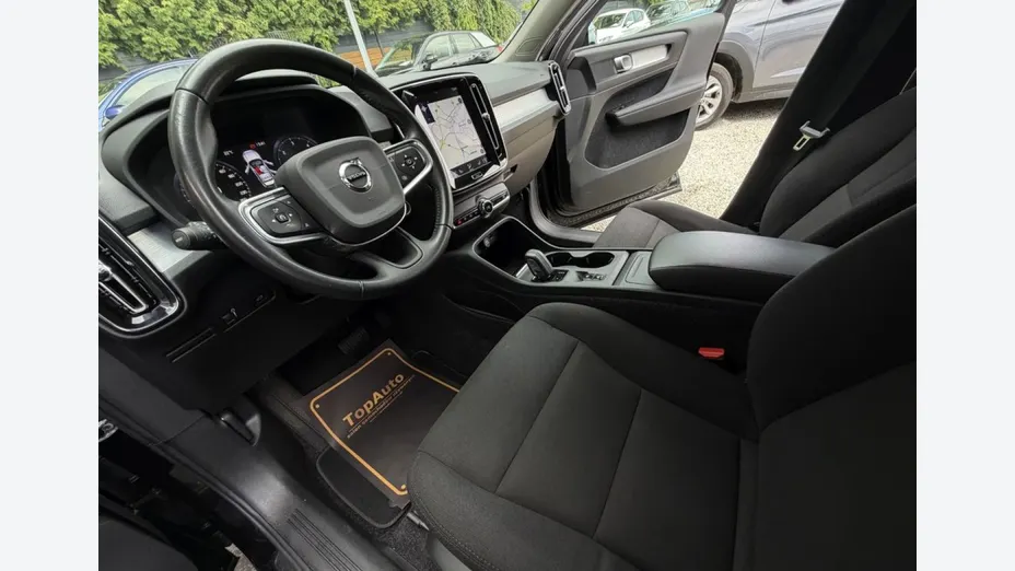 VOLVO XC40 -