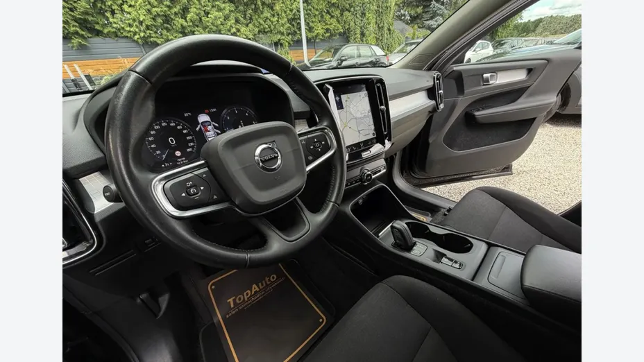 VOLVO XC40 -