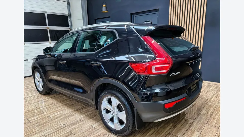 VOLVO XC40 -