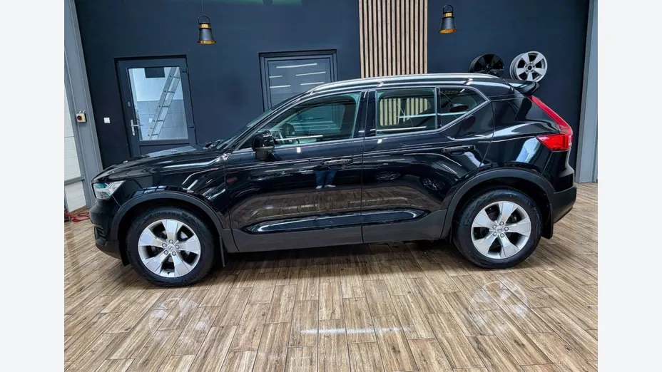 VOLVO XC40 -