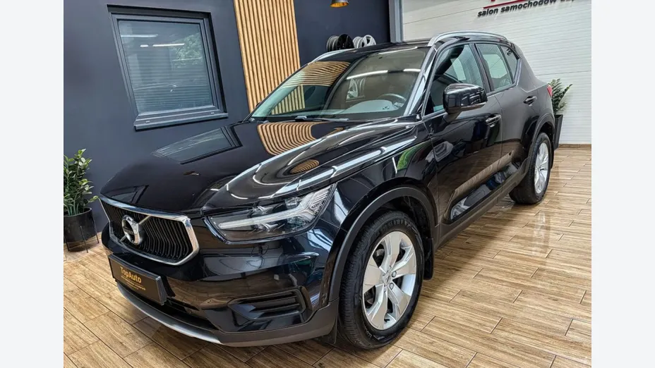 VOLVO XC40 -