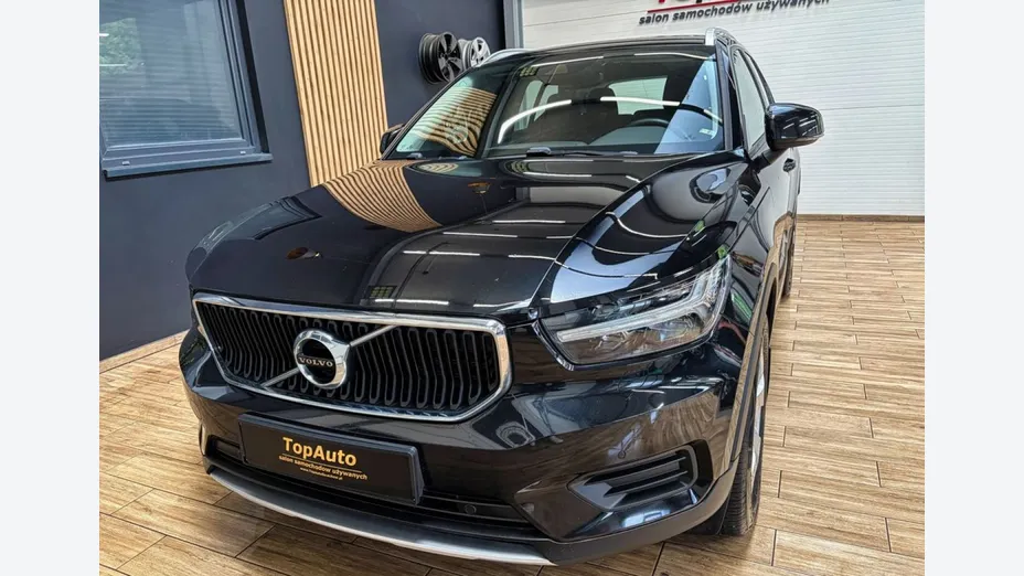 VOLVO XC40 -