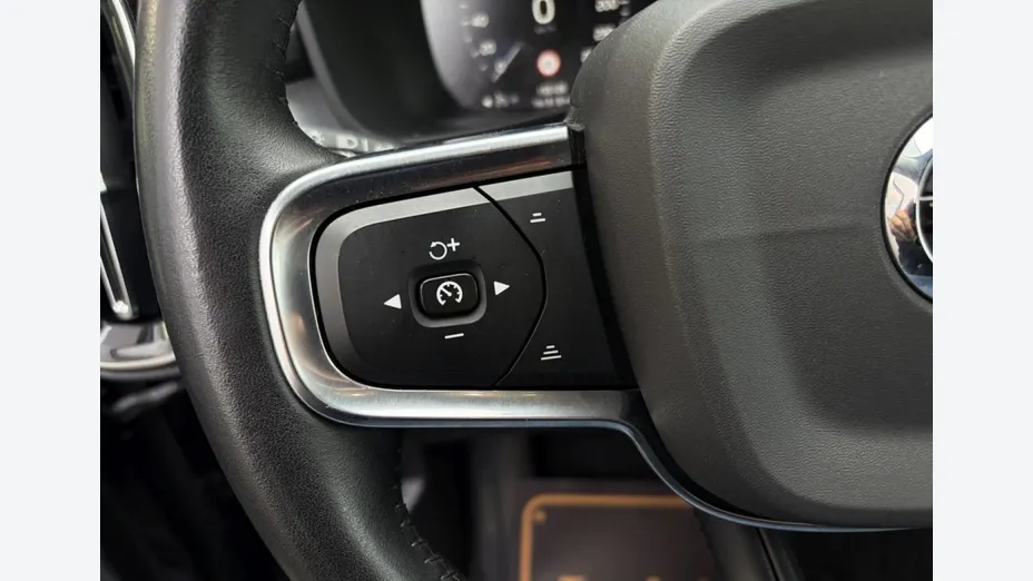 VOLVO XC40 -