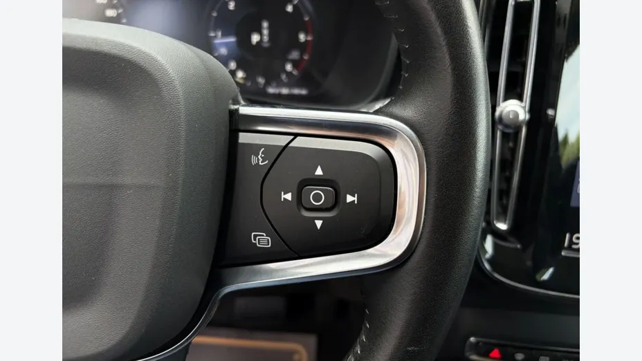 VOLVO XC40 -