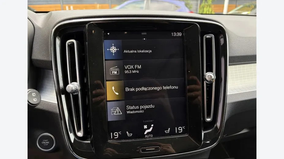 VOLVO XC40 -