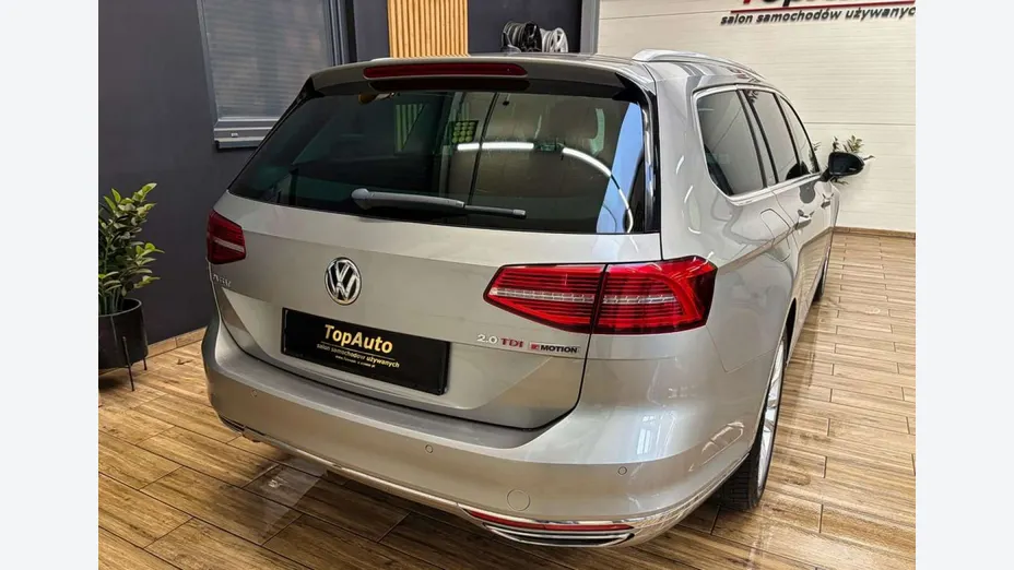 VOLKSWAGEN Passat -