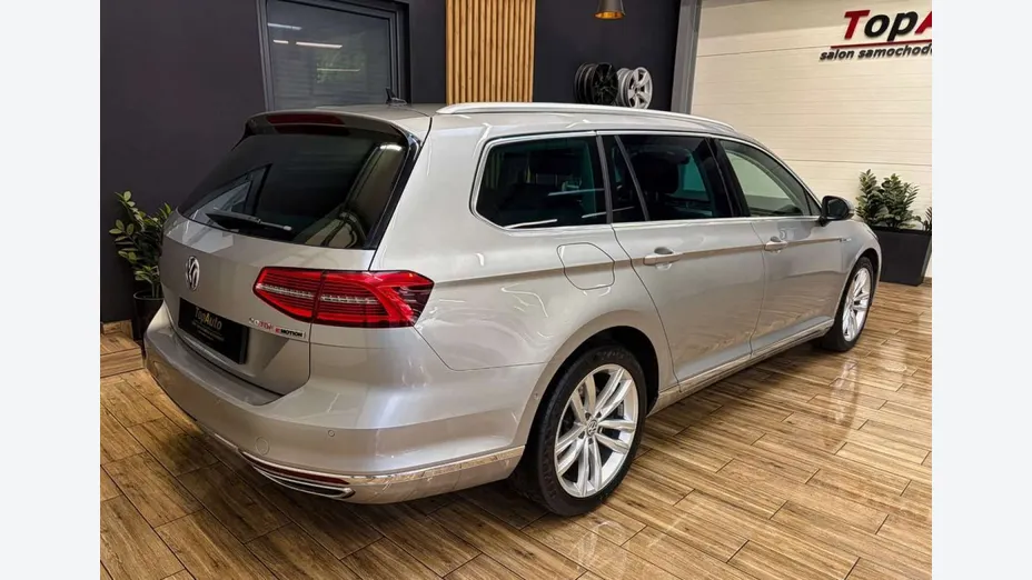 VOLKSWAGEN Passat -