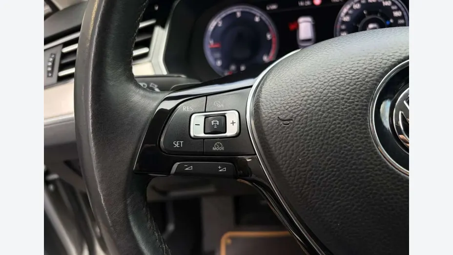 VOLKSWAGEN Passat -