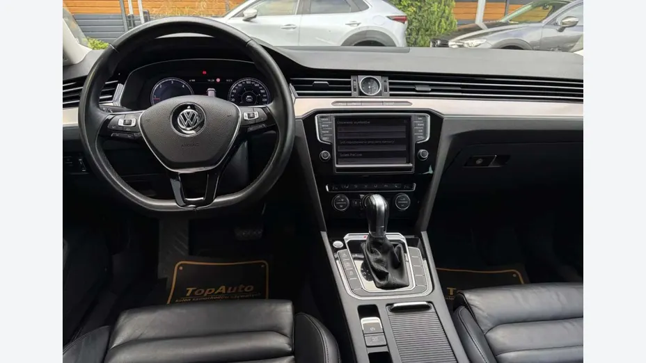 VOLKSWAGEN Passat -