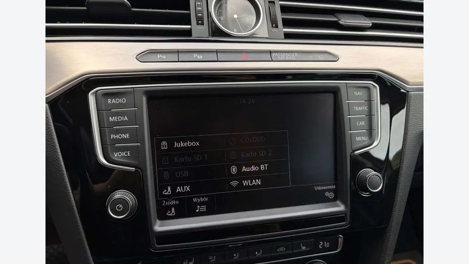 VOLKSWAGEN Passat -