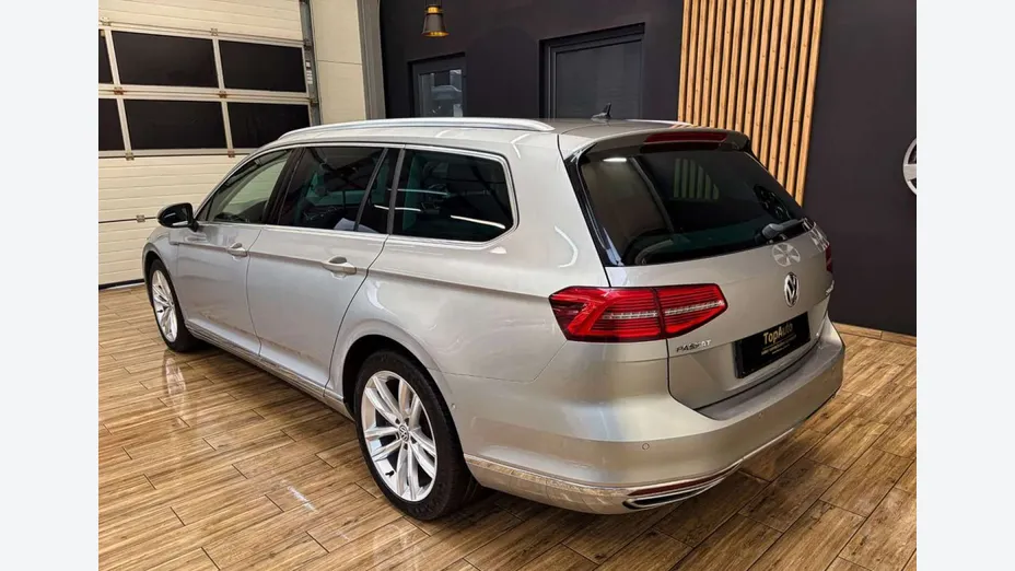 VOLKSWAGEN Passat -