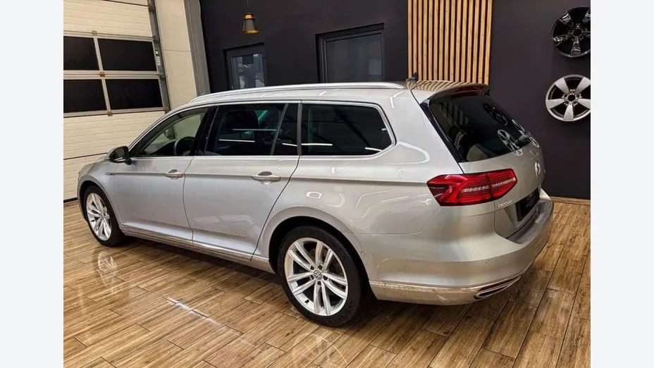 VOLKSWAGEN Passat -