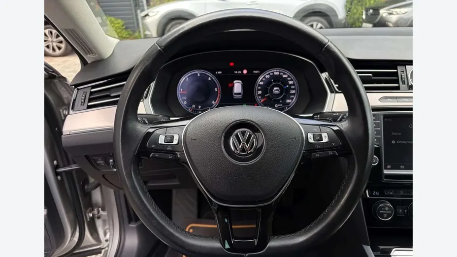 VOLKSWAGEN Passat -