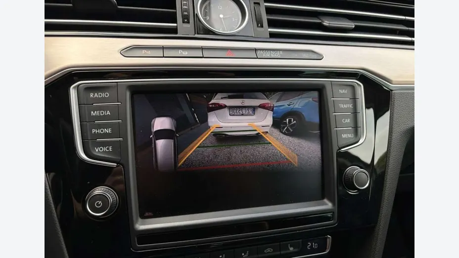 VOLKSWAGEN Passat -