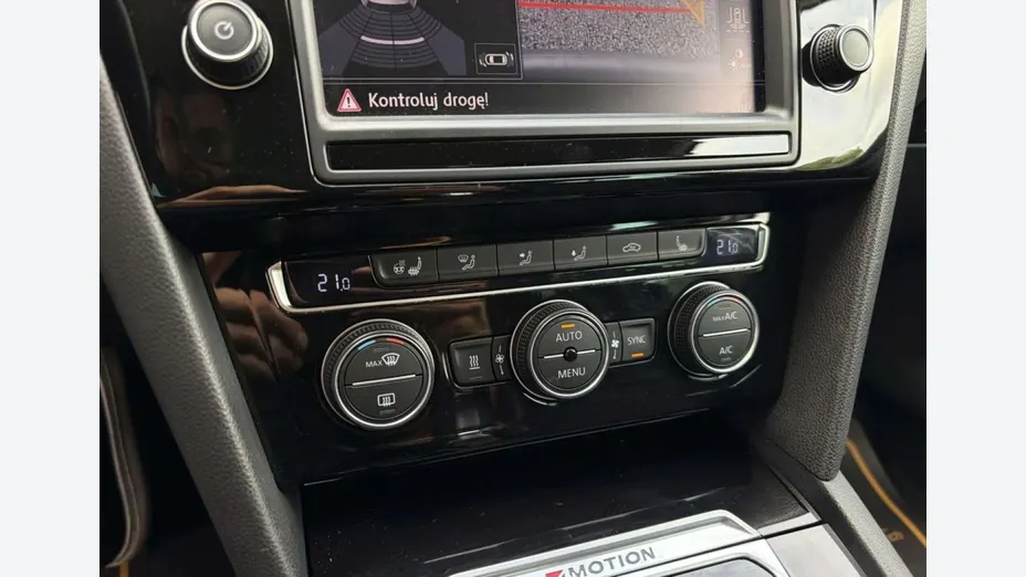 VOLKSWAGEN Passat -