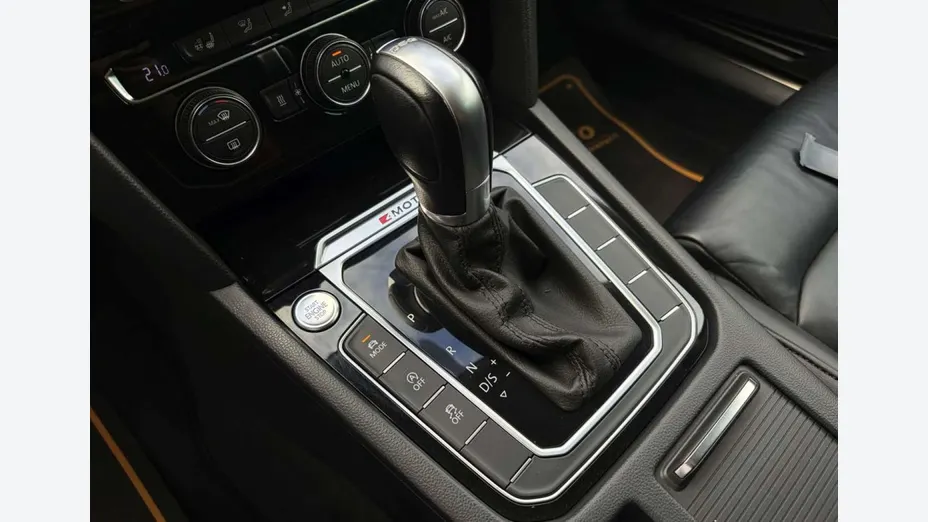 VOLKSWAGEN Passat -