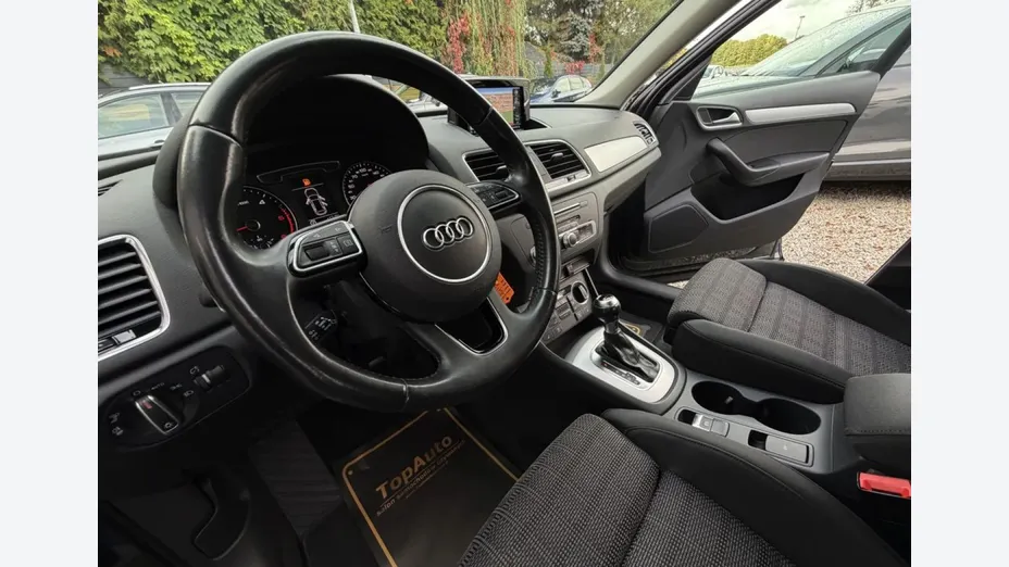 AUDI Q3 -
