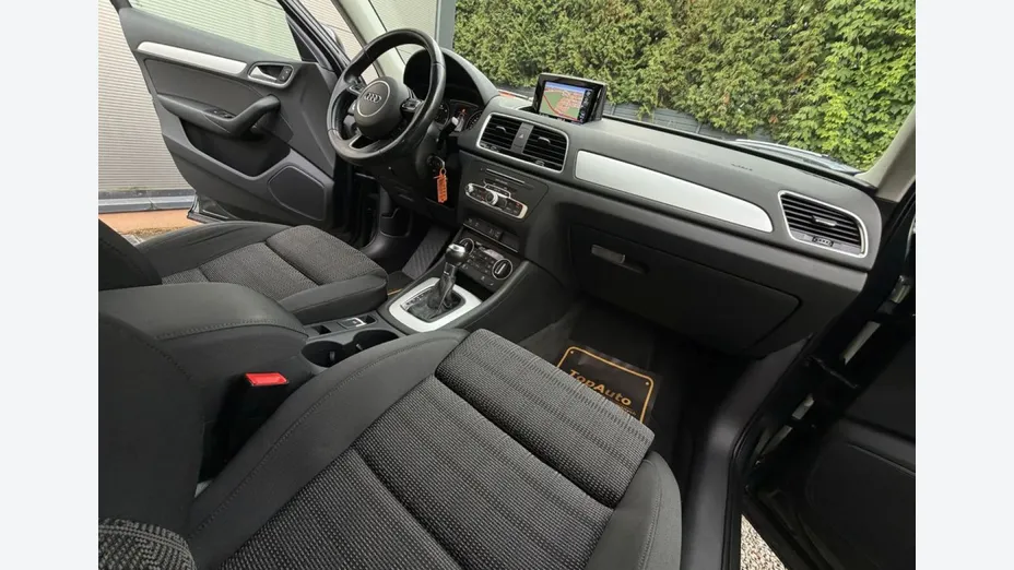 AUDI Q3 -