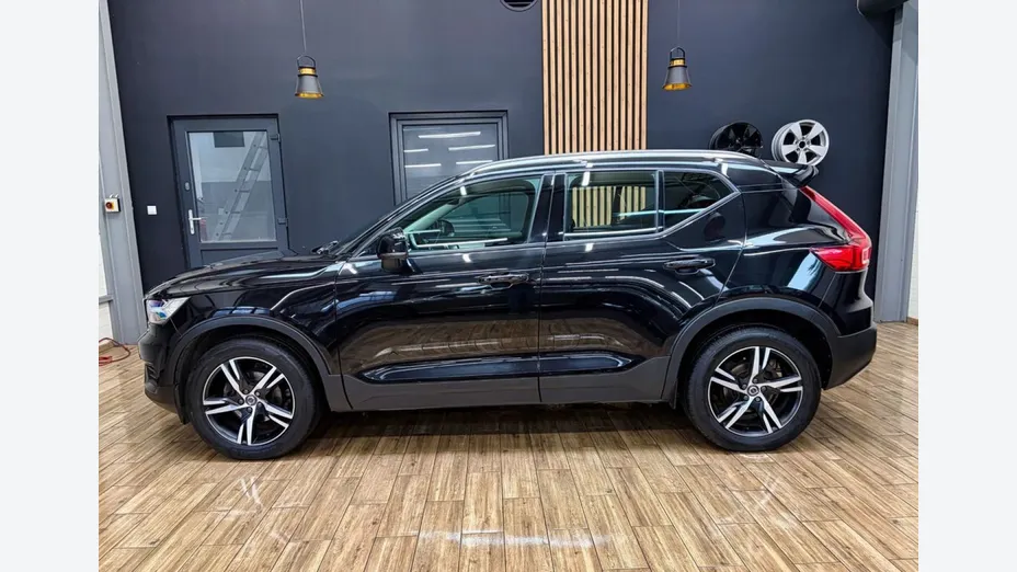 VOLVO XC40 -