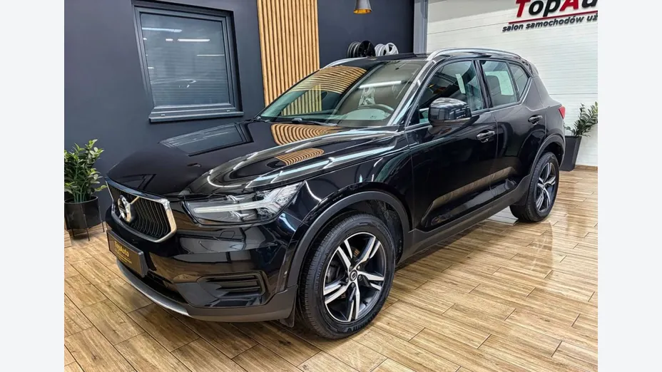 VOLVO XC40 -