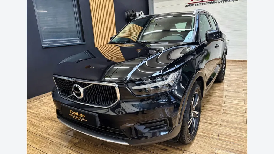 VOLVO XC40 -