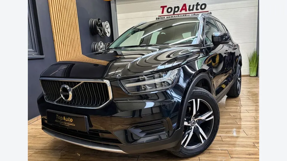 VOLVO XC40 -