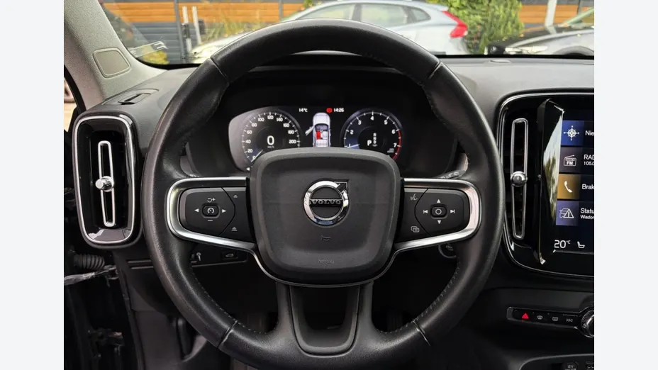 VOLVO XC40 -