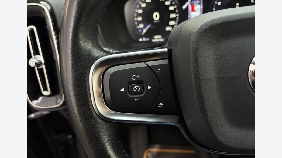VOLVO XC40 -