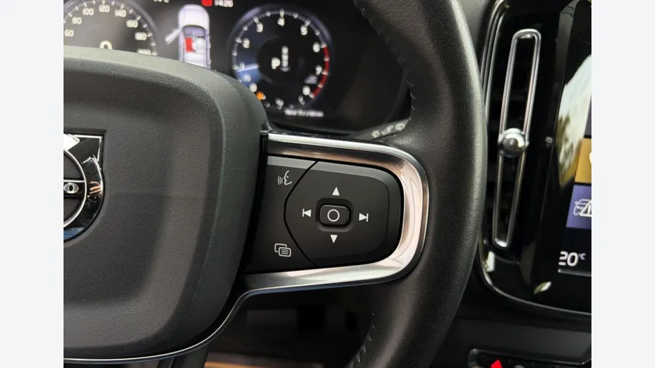 VOLVO XC40 -