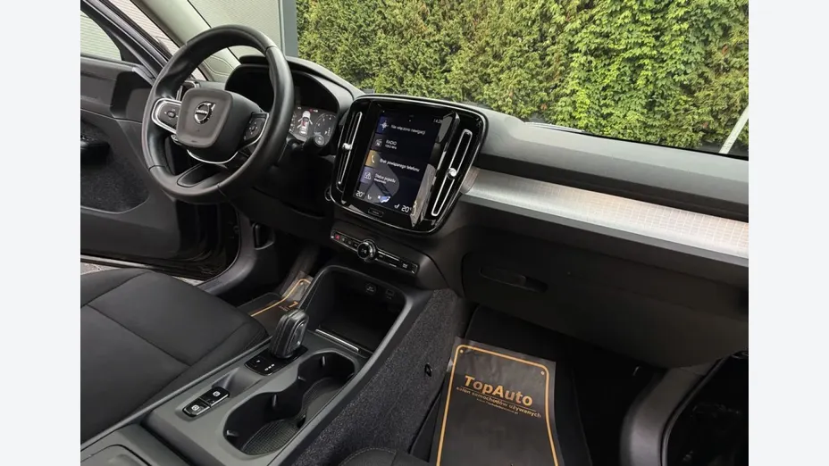 VOLVO XC40 -