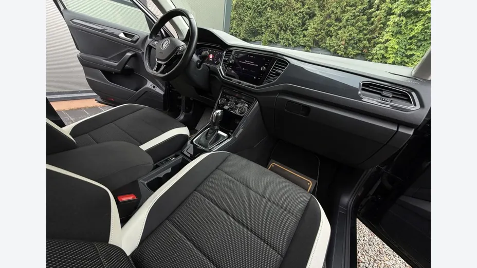 VOLKSWAGEN T-ROC -