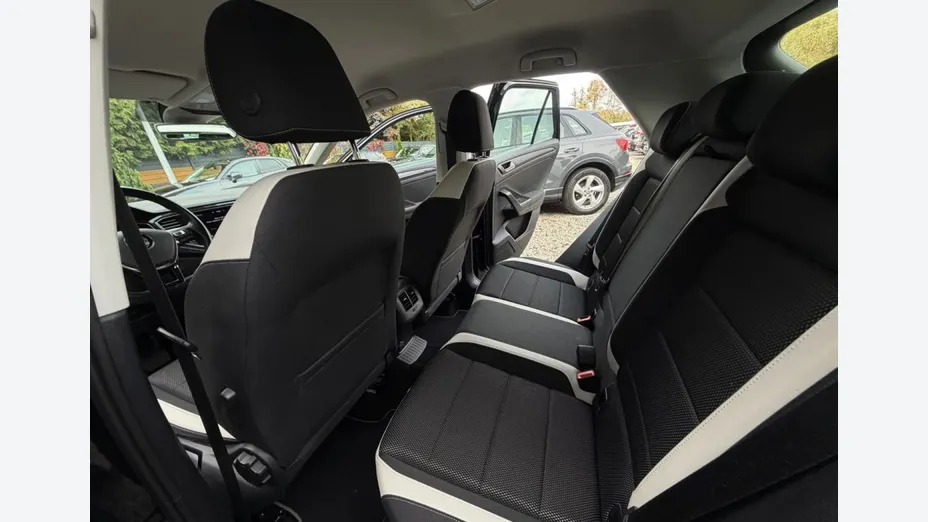 VOLKSWAGEN T-ROC -