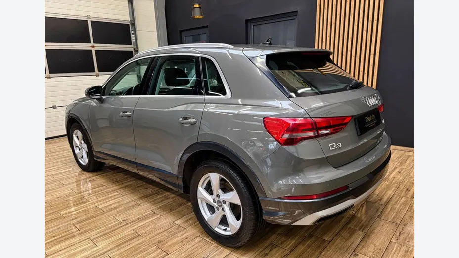 AUDI Q3 -