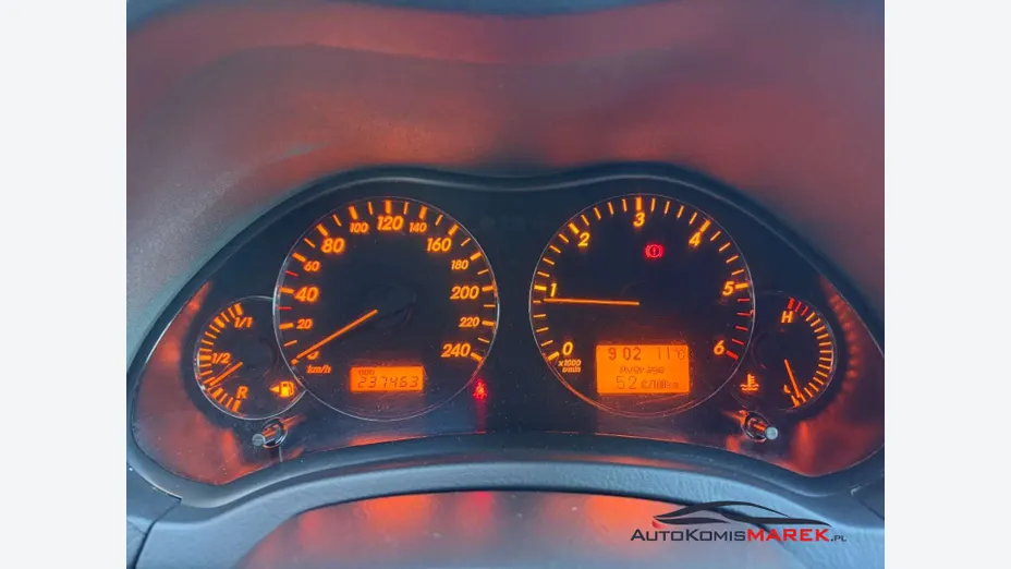 TOYOTA Avensis -