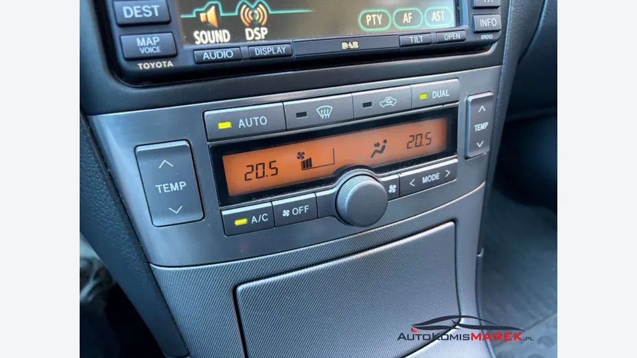 TOYOTA Avensis -