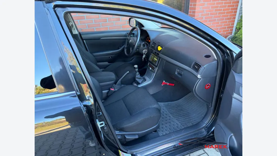 TOYOTA Avensis -