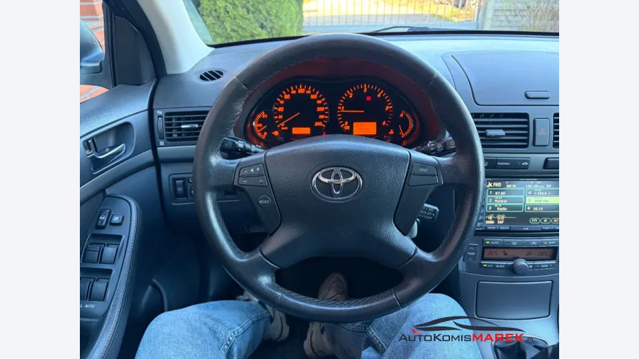 TOYOTA Avensis -