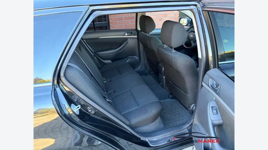 TOYOTA Avensis -
