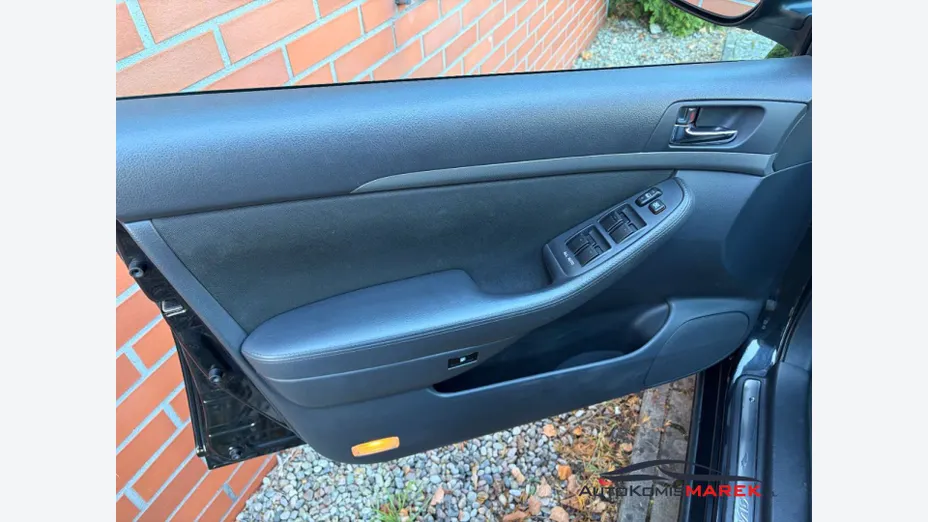 TOYOTA Avensis -