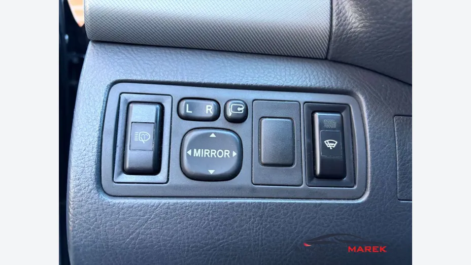 TOYOTA Avensis -