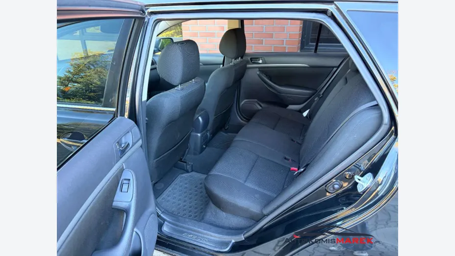 TOYOTA Avensis -