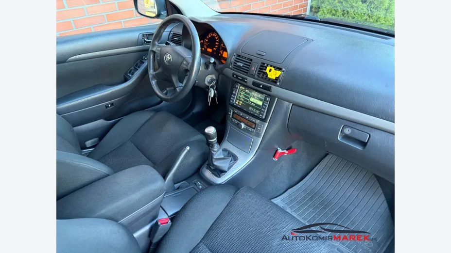 TOYOTA Avensis -