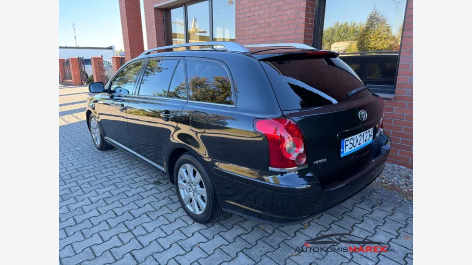 TOYOTA Avensis -